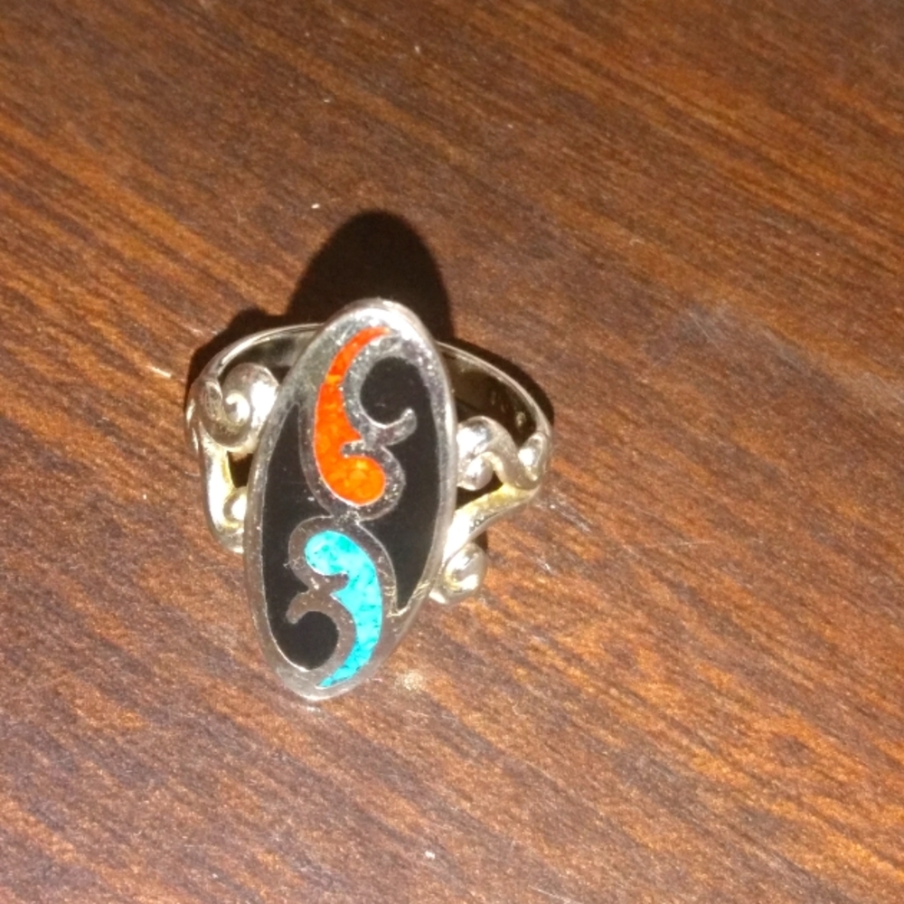 Turquoise on black metal ring, maybe rose gold idk??? Size eight,used great con!